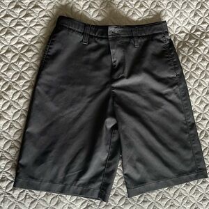 Boys under Armour golf shorts size 12.